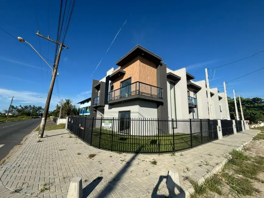 Foto 2 de Sobrado com 3 quartos à venda, 115m2 em Balneario Barra Do Sul - SC