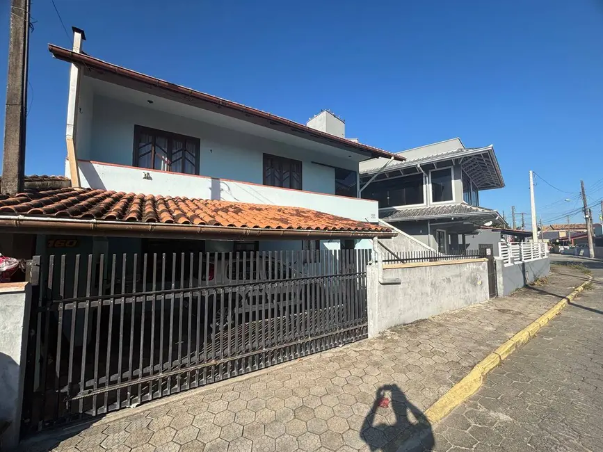 Foto 2 de Sobrado com 4 quartos à venda, 160m2 em Centro, Balneario Barra Do Sul - SC