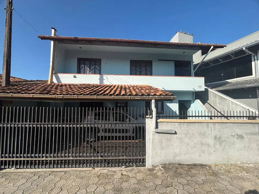 Foto 1 de Sobrado com 4 quartos à venda, 160m2 em Centro, Balneario Barra Do Sul - SC