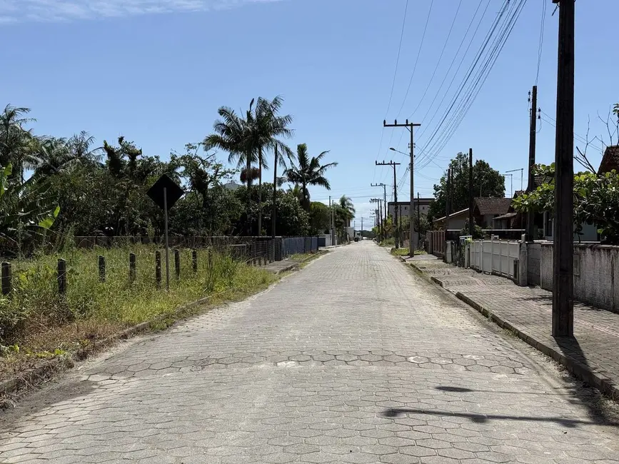 Foto 1 de Terreno / Lote à venda, 1650m2 em Balneario Barra Do Sul - SC