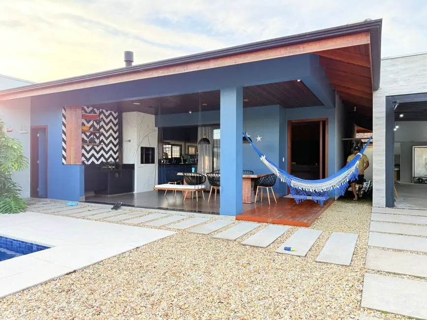 Foto 1 de Casa com 3 quartos à venda, 150m2 em Balneario Barra Do Sul - SC