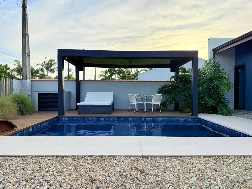 Foto 2 de Casa com 3 quartos à venda, 150m2 em Balneario Barra Do Sul - SC