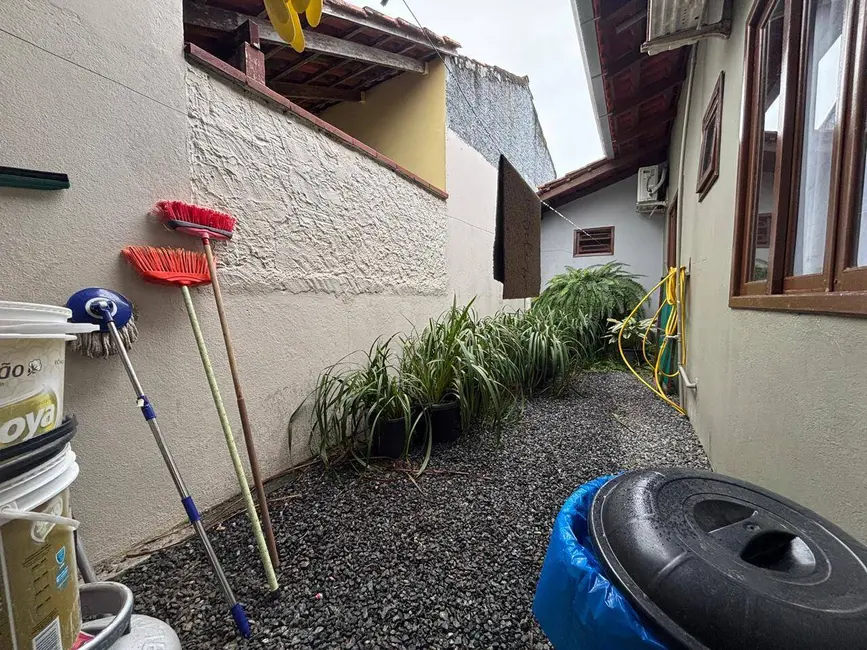 Casa com 3 quartos à venda, 673m2 em Balneario Barra Do Sul - SC - imagem 8 Foto 8 de Casa com 3 quartos à venda, 673m2 em Balneario Barra Do Sul - SC