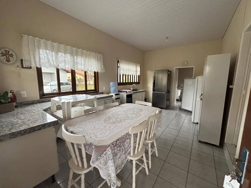Casa com 3 quartos à venda, 673m2 em Balneario Barra Do Sul - SC - imagem 4 Foto 4 de Casa com 3 quartos à venda, 673m2 em Balneario Barra Do Sul - SC