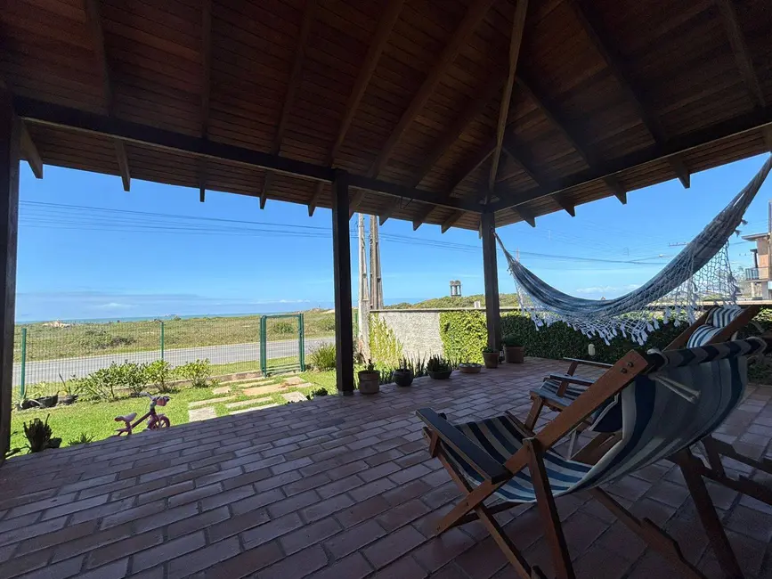 Foto 3 de Casa com 3 quartos à venda, 136m2 em Balneario Barra Do Sul - SC