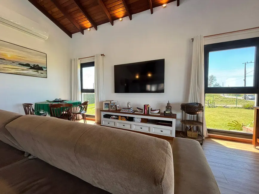 Foto 9 de Casa com 3 quartos à venda, 136m2 em Balneario Barra Do Sul - SC