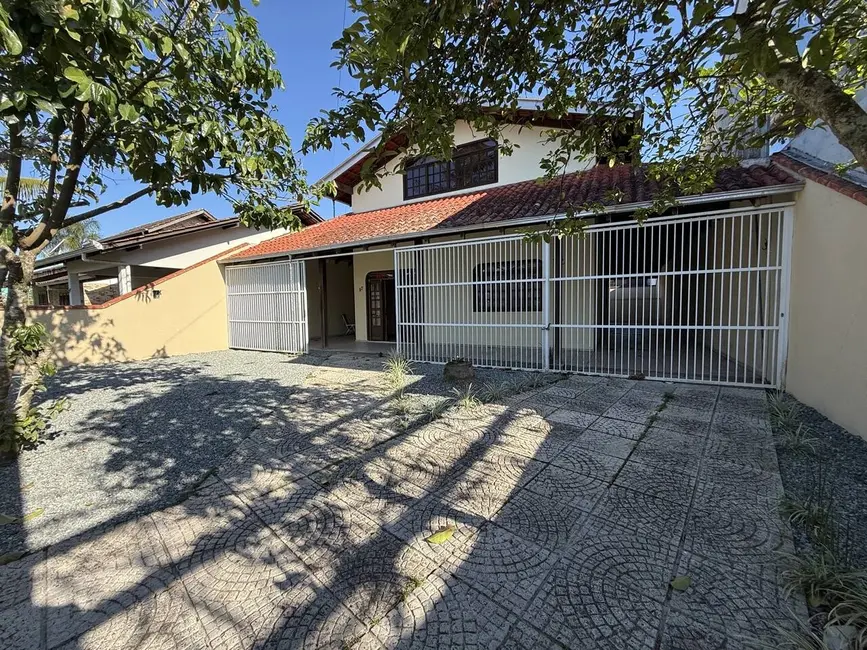 Foto 1 de Sobrado com 6 quartos à venda, 279m2 em Balneario Barra Do Sul - SC
