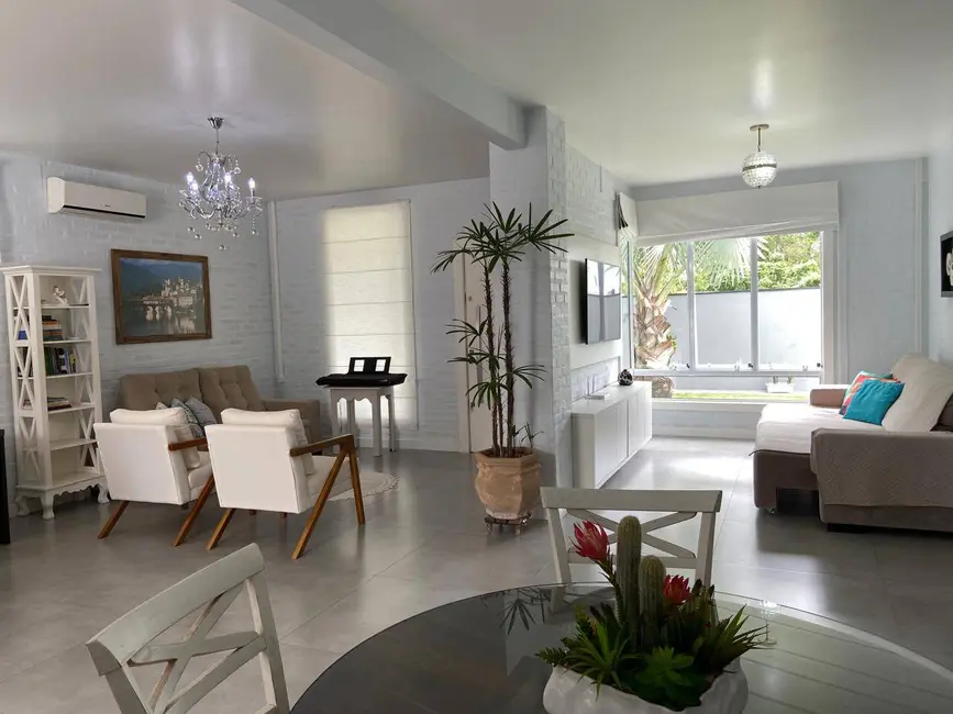Foto 4 de Casa com 4 quartos à venda, 405m2 em Balneario Barra Do Sul - SC