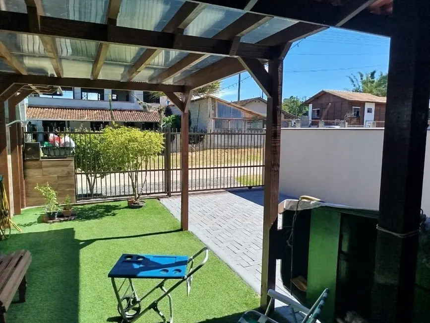 Foto 3 de Casa com 2 quartos à venda, 150m2 em Balneario Barra Do Sul - SC
