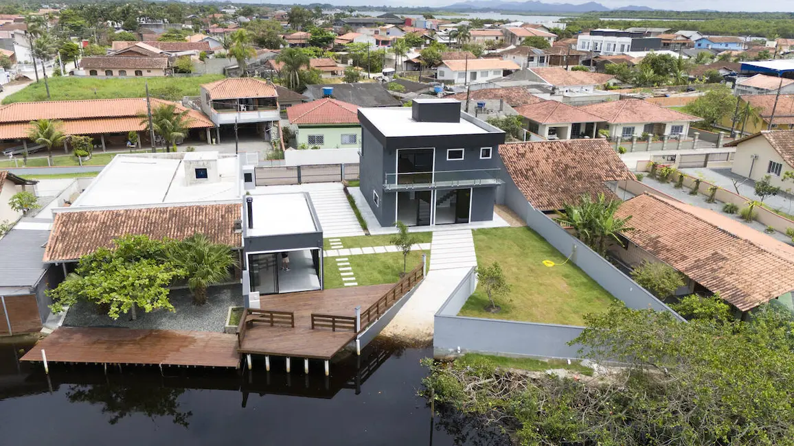 Foto 1 de Casa com 3 quartos à venda, 180m2 em Balneario Barra Do Sul - SC