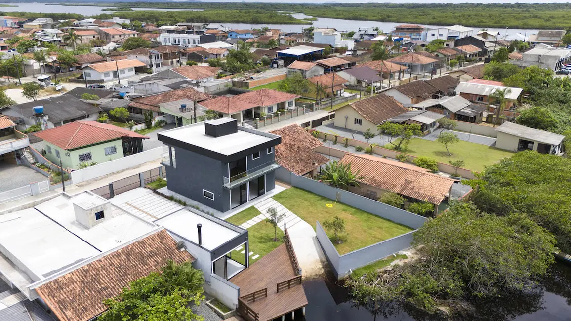 Foto 8 de Casa com 3 quartos à venda, 180m2 em Balneario Barra Do Sul - SC