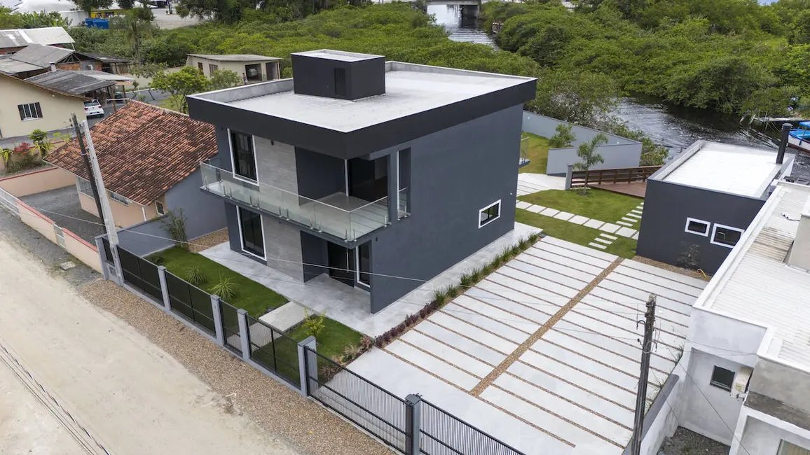 Foto 7 de Casa com 3 quartos à venda, 180m2 em Balneario Barra Do Sul - SC