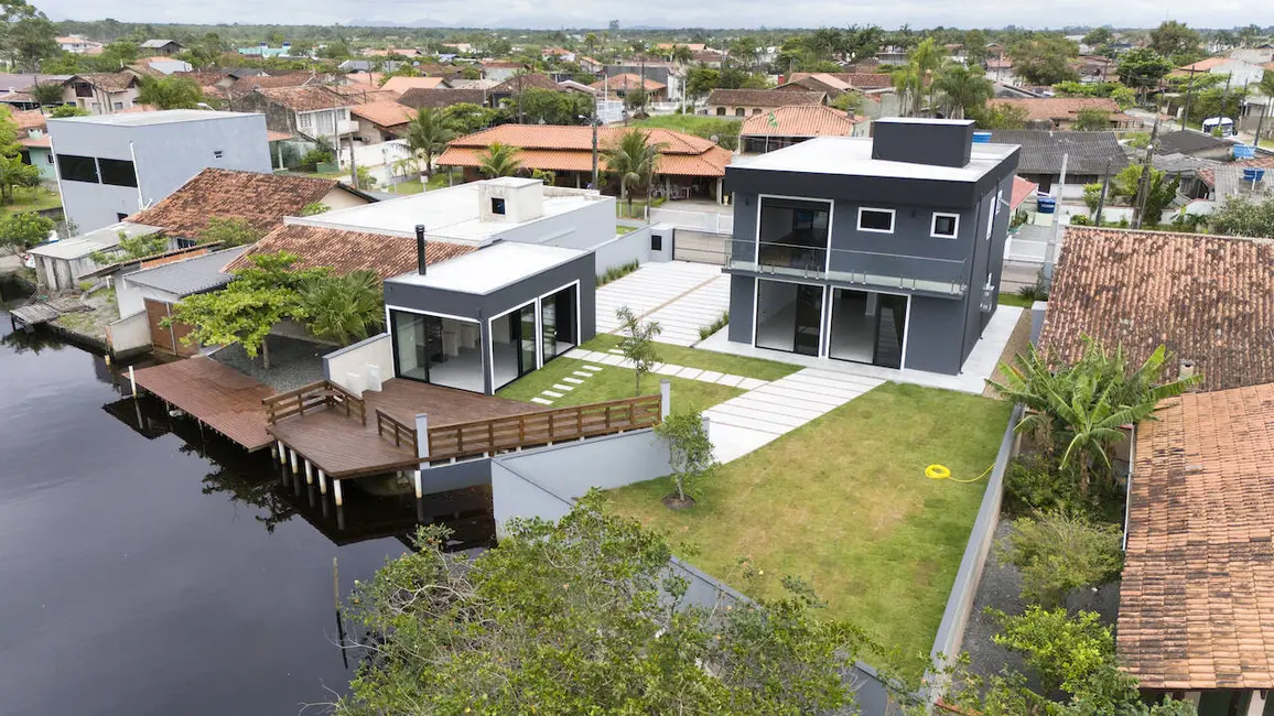 Foto 3 de Casa com 3 quartos à venda, 180m2 em Balneario Barra Do Sul - SC