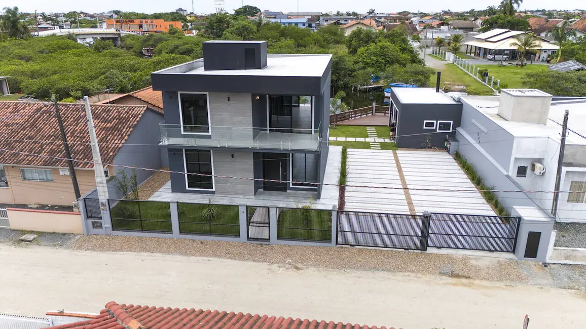 Foto 6 de Casa com 3 quartos à venda, 180m2 em Balneario Barra Do Sul - SC