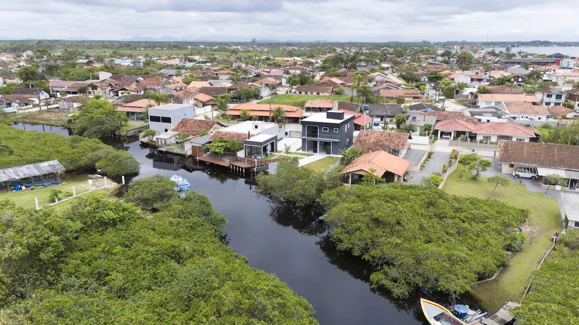Foto 2 de Casa com 3 quartos à venda, 180m2 em Balneario Barra Do Sul - SC