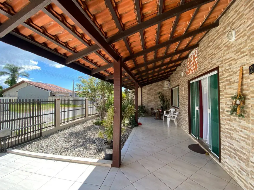 Foto 2 de Casa com 3 quartos à venda, 141m2 em Balneario Barra Do Sul - SC