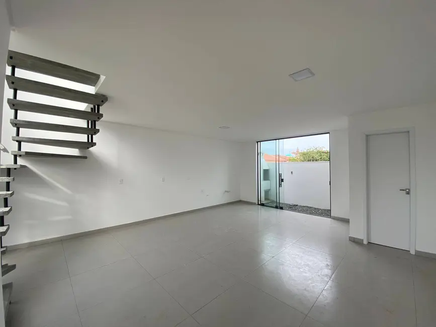 Foto 2 de Casa com 3 quartos à venda, 71m2 em Balneario Barra Do Sul - SC