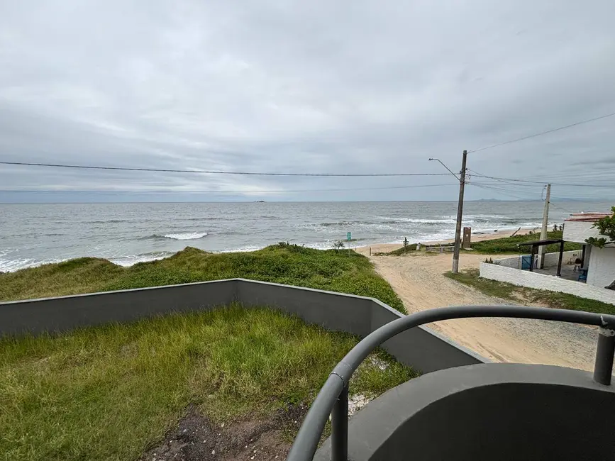 Foto 2 de Casa com 3 quartos à venda, 138m2 em Balneario Barra Do Sul - SC