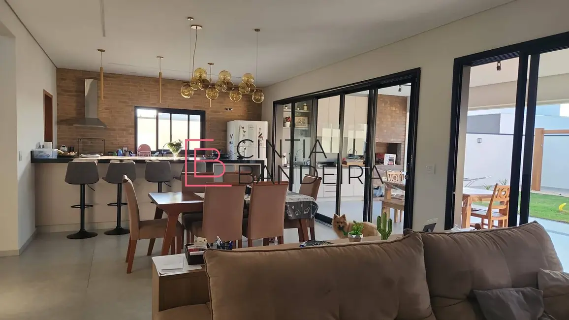 Foto 1 de Casa com 3 quartos à venda, 236m2 em Taubate - SP