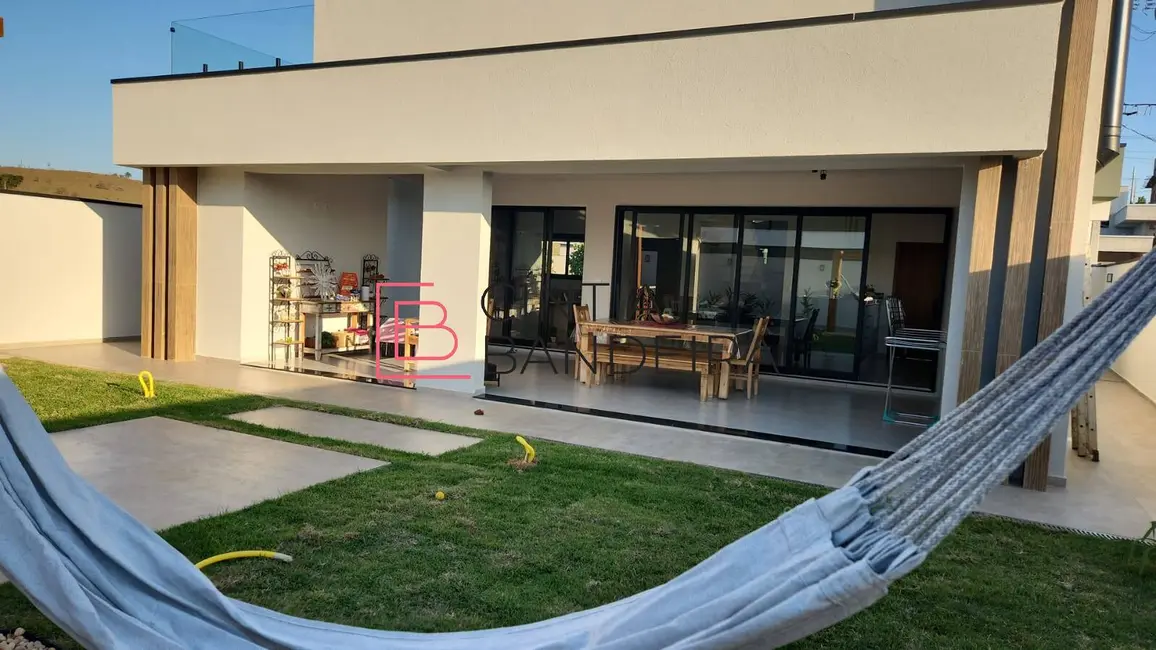 Foto 3 de Casa com 3 quartos à venda, 236m2 em Taubate - SP