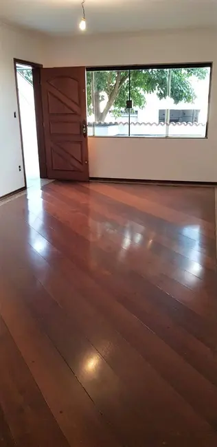 Sobrado com 3 quartos à venda, 250m2 em Olímpico, Sao Caetano Do Sul - SP - imagem 3 Foto 3 de Sobrado com 3 quartos à venda, 250m2 em Olímpico, Sao Caetano Do Sul - SP