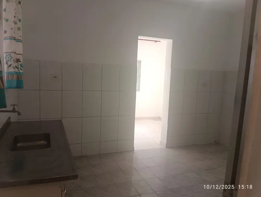 Casa com 1 quarto para alugar em Vila Palmares, Santo Andre - SP - imagem 2 Foto 2 de Casa com 1 quarto para alugar em Vila Palmares, Santo Andre - SP