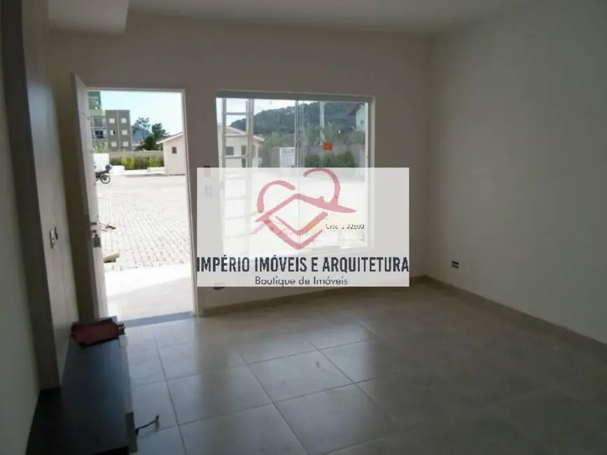 Foto 4 de Sobrado à venda em Balneário Gardem Mar, Caraguatatuba - SP