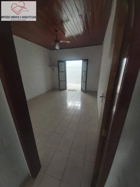 Casa com 1 quarto para alugar, 50m2 em Caraguatatuba - SP - imagem 2 Foto 2 de Casa com 1 quarto para alugar, 50m2 em Caraguatatuba - SP