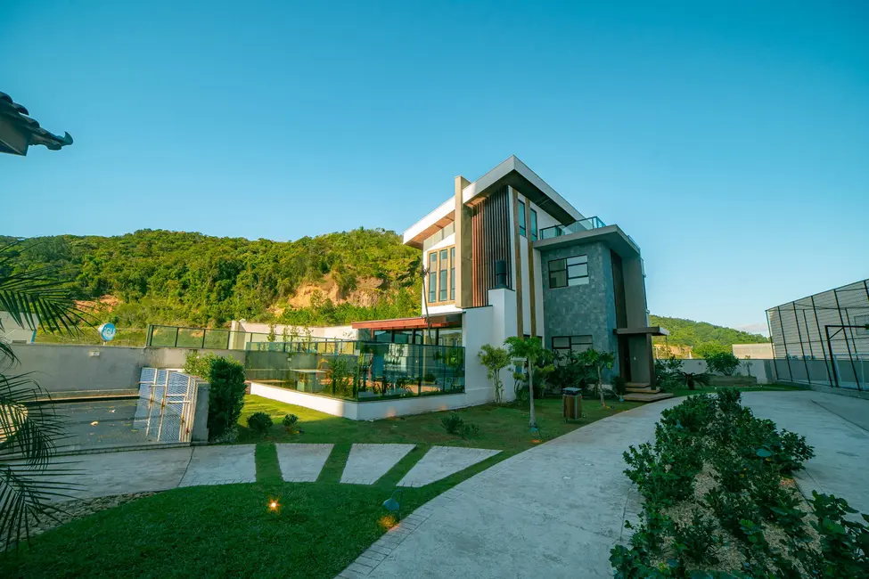 Foto 3 de Casa com 3 quartos à venda, 360m2 em Ressacada, Itajai - SC