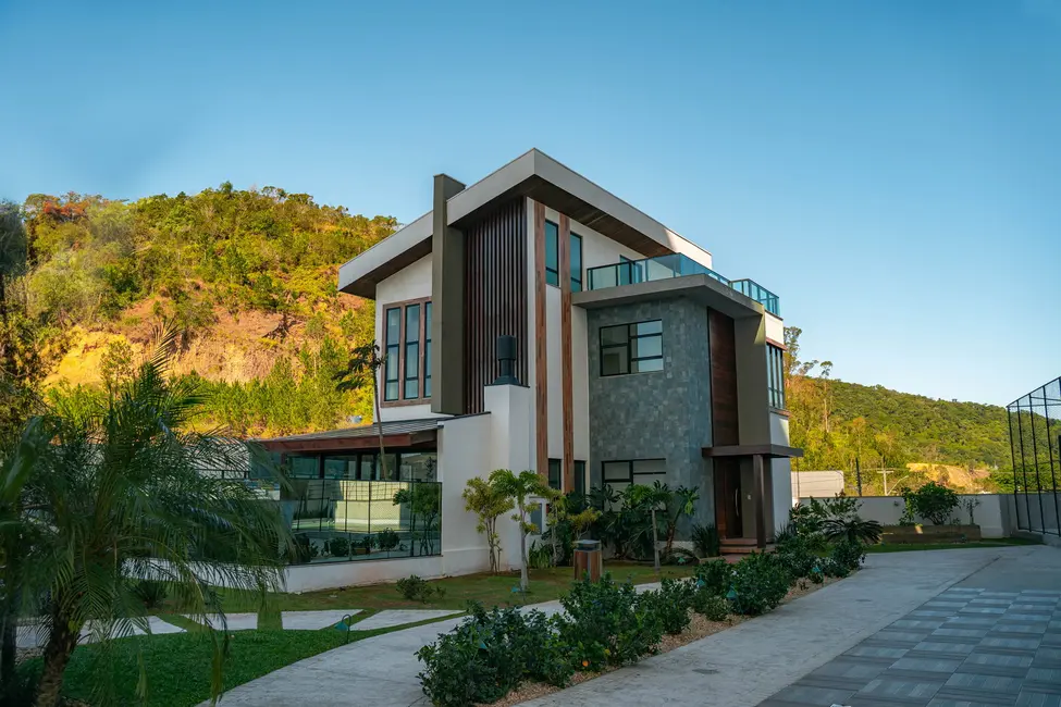 Foto 1 de Casa com 3 quartos à venda, 360m2 em Ressacada, Itajai - SC