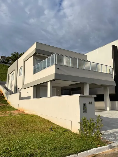 Casa com 3 quartos à venda, 402m2 em Camboriu - SC - imagem 2 Foto 2 de Casa com 3 quartos à venda, 402m2 em Camboriu - SC