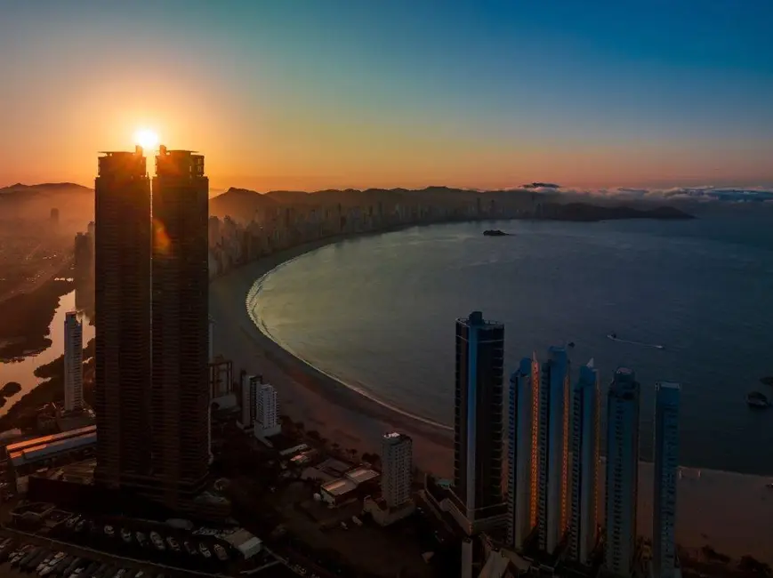 Foto 9 de Apartamento com 4 quartos à venda, 261m2 em Balneario Camboriu - SC