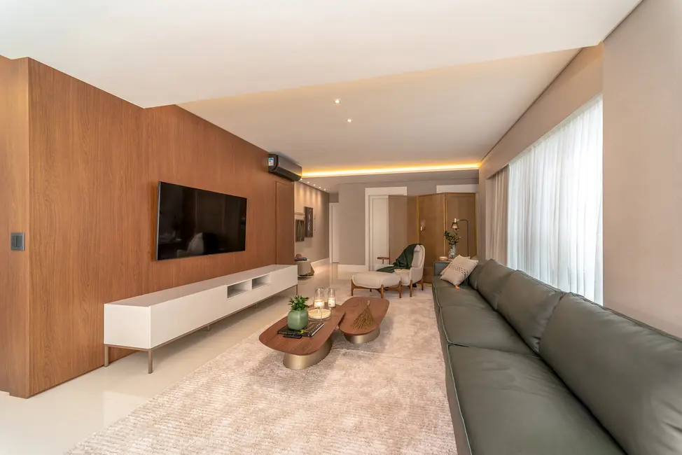 Apartamento com 4 quartos à venda, 237m2 em Centro, Balneario Camboriu - SC - imagem 2 Foto 2 de Apartamento com 4 quartos à venda, 237m2 em Centro, Balneario Camboriu - SC