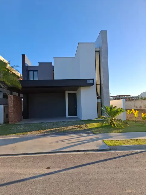 Foto 1 de Casa com 3 quartos à venda, 280m2 em Porto Belo - SC