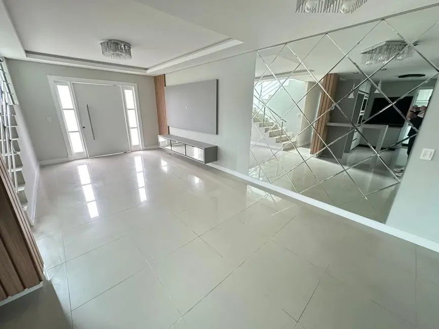 Foto 4 de Casa com 4 quartos à venda, 210m2 em Itapema - SC