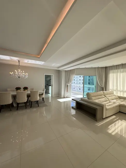 Foto 1 de Apartamento com 4 quartos à venda, 210m2 em Meia Praia, Itapema - SC