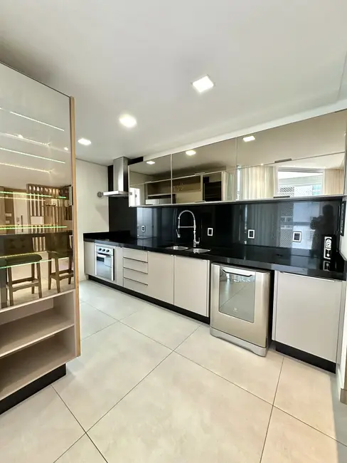Foto 6 de Apartamento com 4 quartos à venda, 196m2 em Meia Praia, Itapema - SC