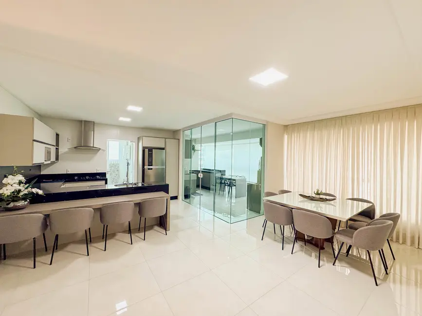 Foto 1 de Apartamento com 4 quartos à venda, 185m2 em Meia Praia, Itapema - SC