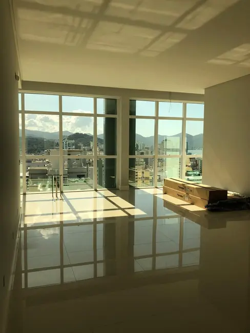 Foto 3 de Apartamento com 5 quartos à venda, 417m2 em Meia Praia, Itapema - SC