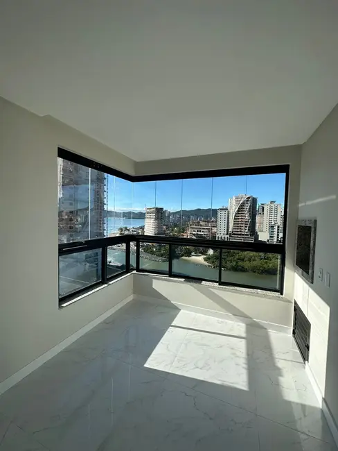 Apartamento com 3 quartos à venda, 100m2 em Meia Praia, Itapema - SC - imagem 4 Foto 4 de Apartamento com 3 quartos à venda, 100m2 em Meia Praia, Itapema - SC