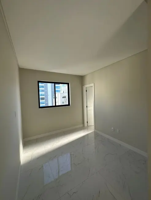 Foto 3 de Apartamento com 3 quartos à venda, 100m2 em Meia Praia, Itapema - SC