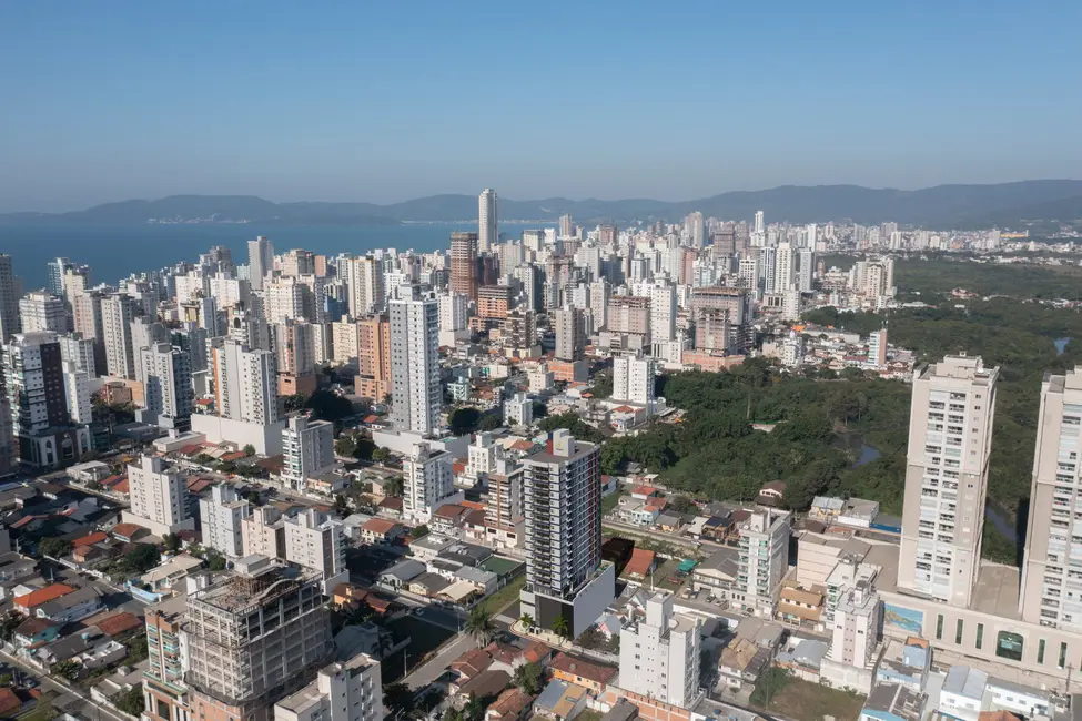 Foto 3 de Apartamento com 3 quartos à venda, 122m2 em Meia Praia, Itapema - SC