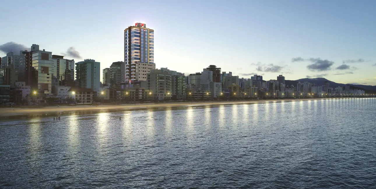 Foto 6 de Apartamento com 4 quartos à venda, 262m2 em Meia Praia, Itapema - SC