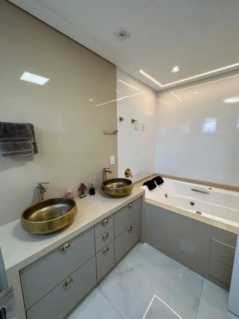 Foto 4 de Apartamento com 4 quartos à venda, 182m2 em Meia Praia, Itapema - SC