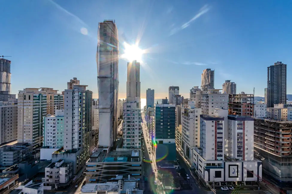 Apartamento com 3 quartos à venda, 130m2 em Meia Praia, Itapema - SC - imagem 1 Foto 1 de Apartamento com 3 quartos à venda, 130m2 em Meia Praia, Itapema - SC