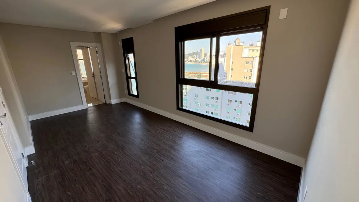 Apartamento com 4 quartos à venda, 185m2 em Itapema - SC - imagem 4 Foto 4 de Apartamento com 4 quartos à venda, 185m2 em Itapema - SC