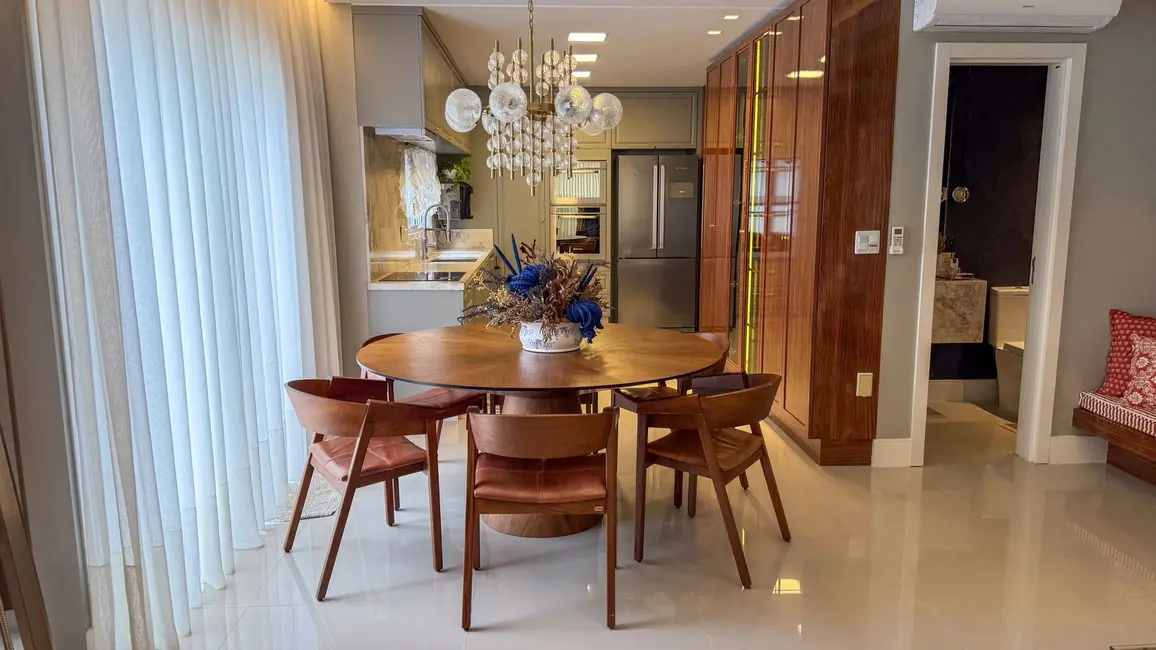 Foto 4 de Apartamento com 4 quartos à venda, 251m2 em Meia Praia, Itapema - SC