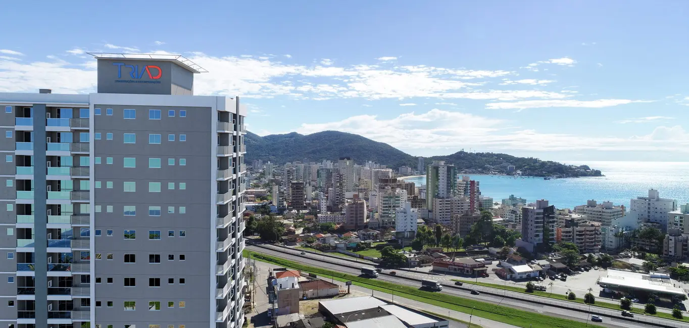Foto 3 de Apartamento com 2 quartos à venda, 69m2 em Itapema - SC