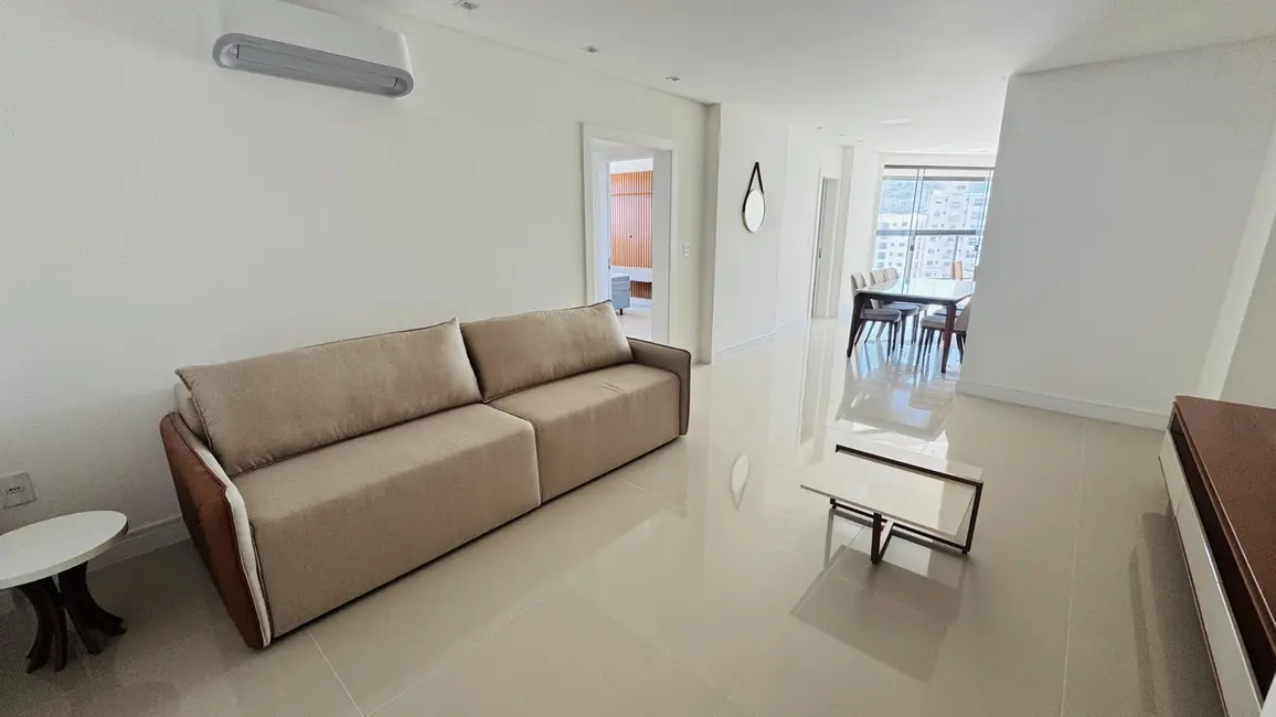 Apartamento com 3 quartos à venda, 139m2 em Meia Praia, Itapema - SC - imagem 4 Foto 4 de Apartamento com 3 quartos à venda, 139m2 em Meia Praia, Itapema - SC
