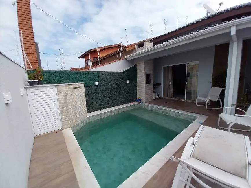Foto 2 de Casa com 4 quartos à venda, 207m2 em Peruibe - SP